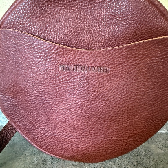 Portland Leather New Nutmeg Circle Crossbody Bag - Picture 2 of 9